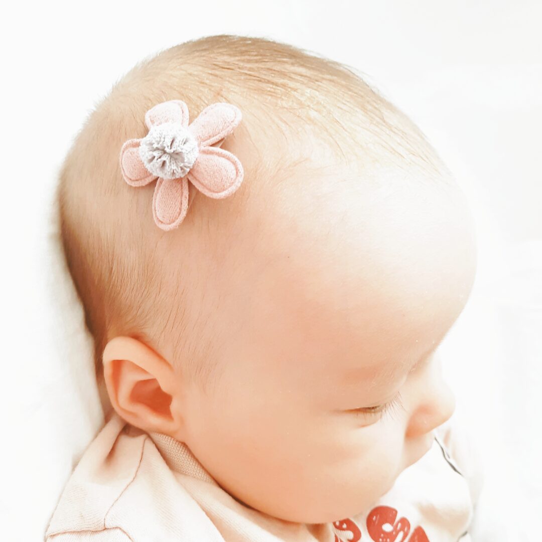 ponponlu çiçek saçsız bebek tokası